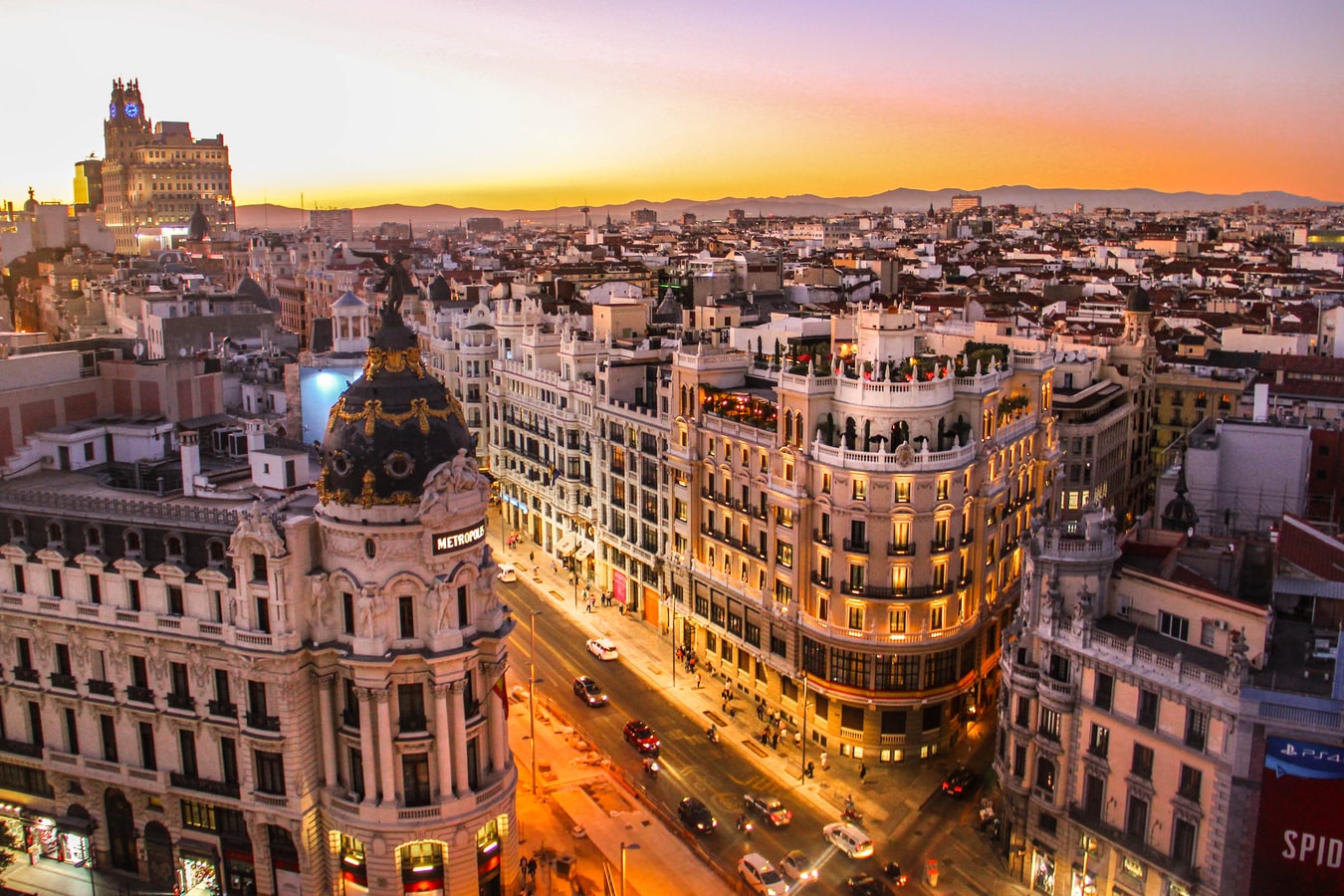 Sunset view of Gran Via in Madrid (Photo: Florian Wehde)