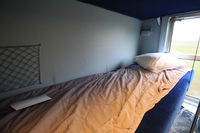 Vue d’une couchette au milieu d’un compartiment 6 couchettes du train de nuit Paris ➔ Irun