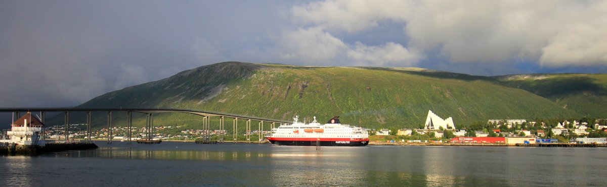 Le Hurtigruten à Tromsø Le Hurtigruten à Tromsø