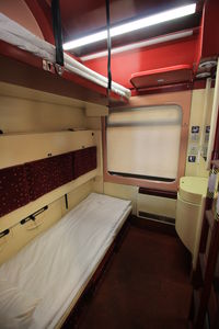 Intérieur d’une cabine à deux lits dans le train de nuit EN463 Kálmán Imre de Munich à Budapest
