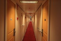 Couloir des cabines de l’express côtier Hurtigruten (navire Richard With)