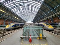 Deux rames Eurostar e320 à la gare de Saint-Pancras International : rames 4013 et 4008