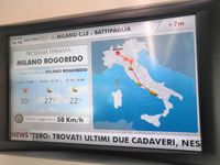 Écran à bord d’une voiture Frecciarossa 9551 Milano Centrale ⇄ Battipaglia via Roma Termini le 11 juin 2022 à 16h18