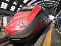 Locomotive Frecciarossa en gare de Milano Centrale