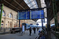 Panneau des départs de trains en gare de Budapest Keleti en 2017