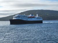 Ferry Havila Capella (Kystruten norvégien), photographié au large de Havøysund (Norvège)