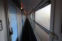 Couloir (compartiments de 6 couchettes) dans le train de nuit « Intercités de Nuit » Paris ➔ Perpignan ➔ Port-Bou, entre Carcassonne et Narbonne