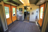 Intérieur entre deux wagons dans le train Øresundståg entre Copenhague et Göteborg