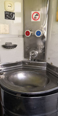 Lavabo dans une voiture ancienne du Brest ⇄ Minsk