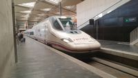 Arrivée d’une locomotive AVE en gare de Zaragoza et à destination de Barcelona Sants