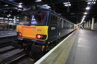 Locomotive arrière du train de nuit Caledonian Sleeper en gare de London Euston (Royaume-Uni)