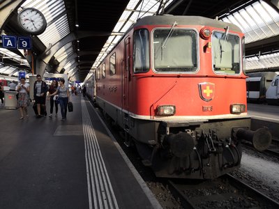 Locomotive NightJet en gare de Zurich