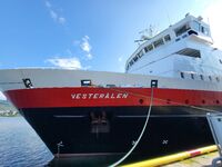 Ferry Vesterålen (Hurtigruten norvégien) au terminal portuaire de Tromsø