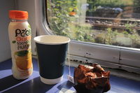Petit-déjeuner en cabine dans le Caledonian Sleeper reliant Londres à Édimbourg, Glasgow et Fort William en Écosse