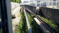 Vue des voies sortant de la station Gare du funiculaire Poma 2000 de Laon