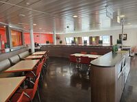 Cafétéria et espace restauration à bord du ferry Cotentin