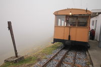 Petit train de la Rhune au sommet de la Rhune (vue ennuagée)