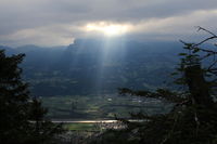 Vue de la Suisse depuis le Liechtenstein sous une éclaircie