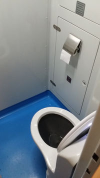 Toilettes à l’occidentale dans le train de nuit Oberhausen – Varsovie