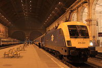 Train de nuit Budapest–Bucarest dans la gare de Budapest Keleti