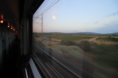 Paysage vu du train de nuit Paris ↔ Perpignan ↔ Port-Bou