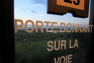 Porte donnant sur la voie