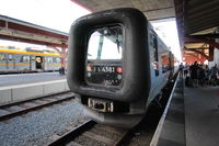 Avant du train Øresundståg entre Copenhague et Göteborg (train numéro 4381). On notera en bonus le reste du pigeon sur la vitre avant…