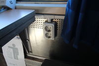 Prises électriques dans un compartiment 6 couchettes du train de nuit Stockholm Narvik
