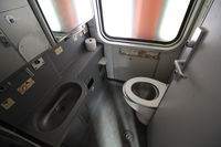 Toilettes du train Zagreb ➔ Belgrade (avant qu’elles ne soient bouchées)