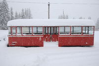 Ancienne voiture du Mont-Blanc remisée en gare de 